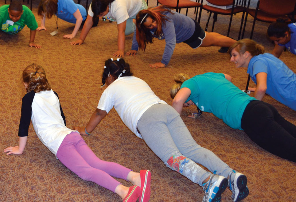 fitkids 360 doing pushups